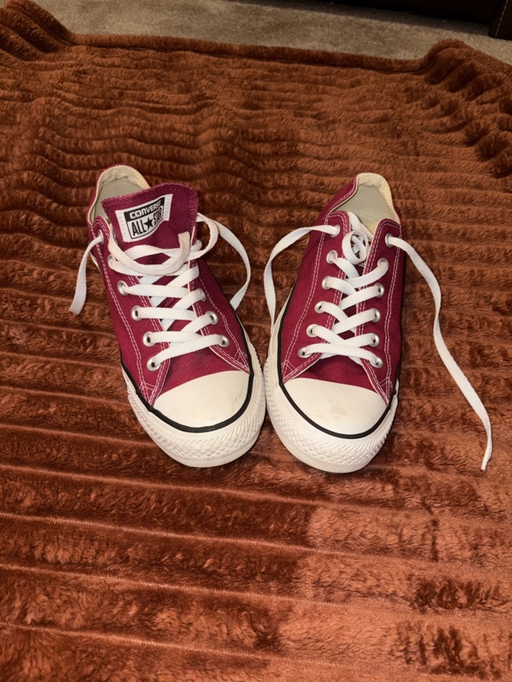 Converse Adult unisex Burgundy Low Top Canvas Sneakers